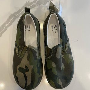 Gap toddler size 12 camo slip on shoe